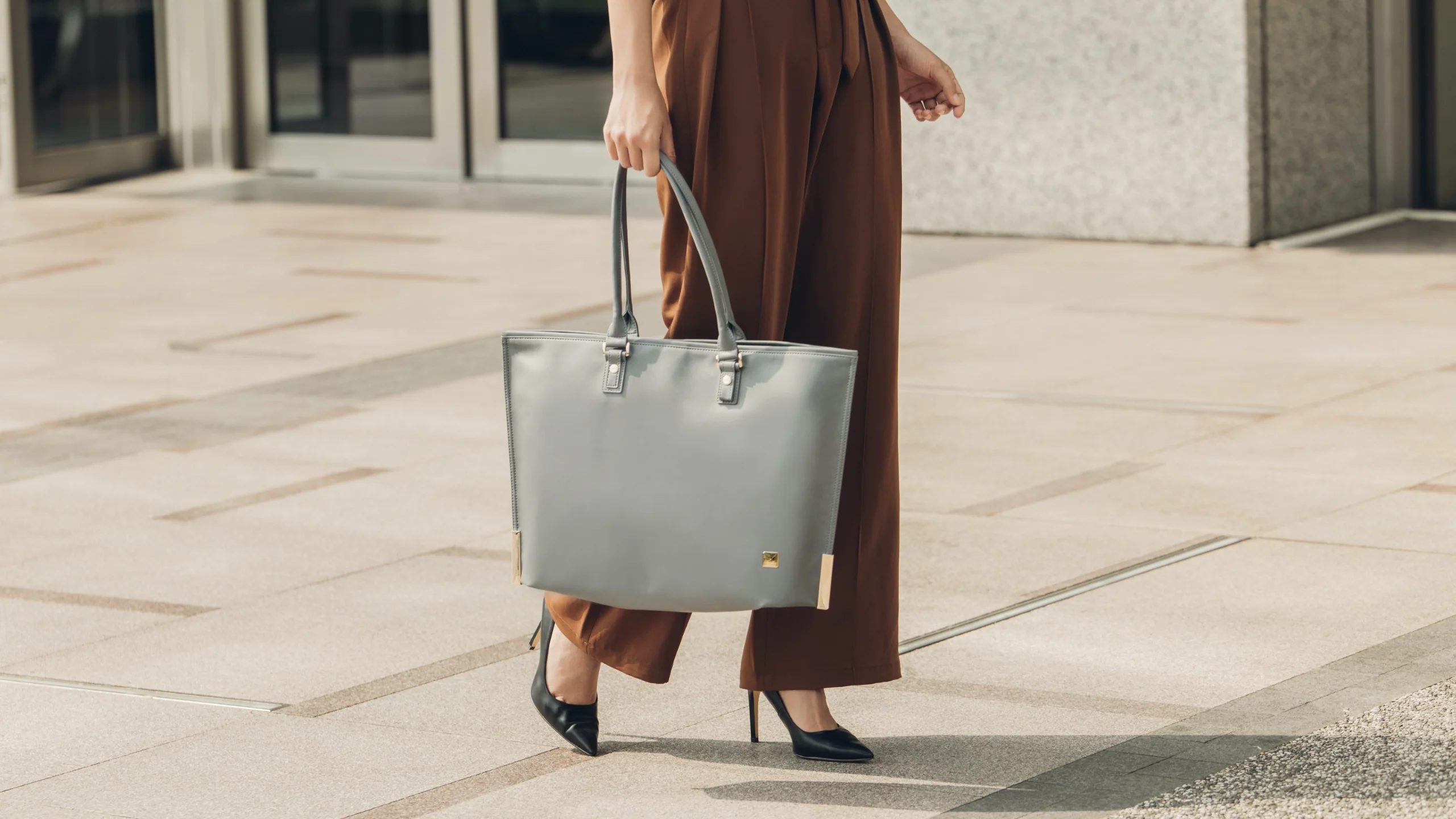 Aria Slim Lightweight Tote - Image 14