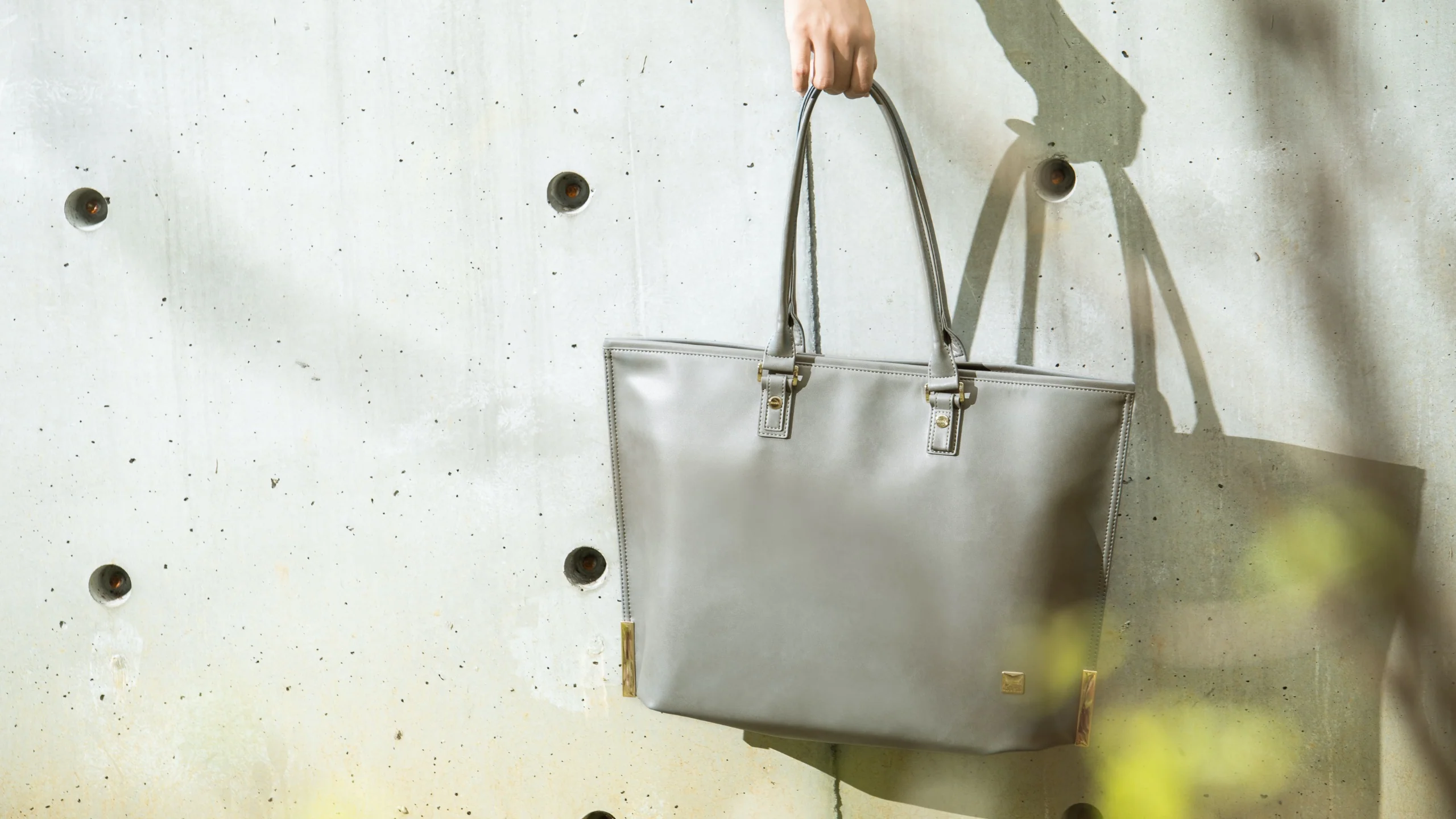 Aria Slim Lightweight Tote - Image 15