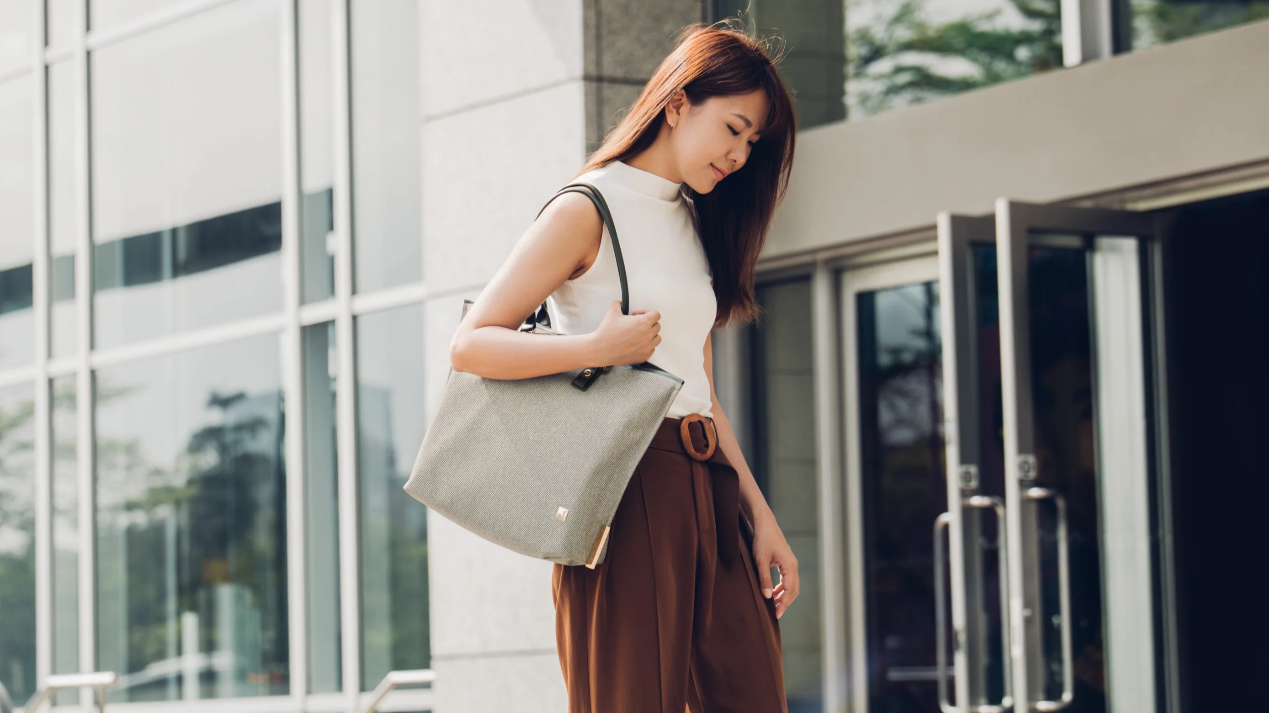 Aria Slim Lightweight Tote - Image 24