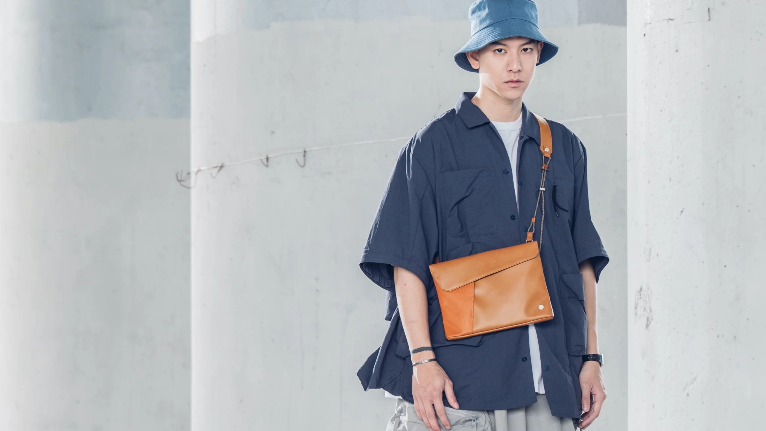 Aro Slim Crossbody Bag - Image 15
