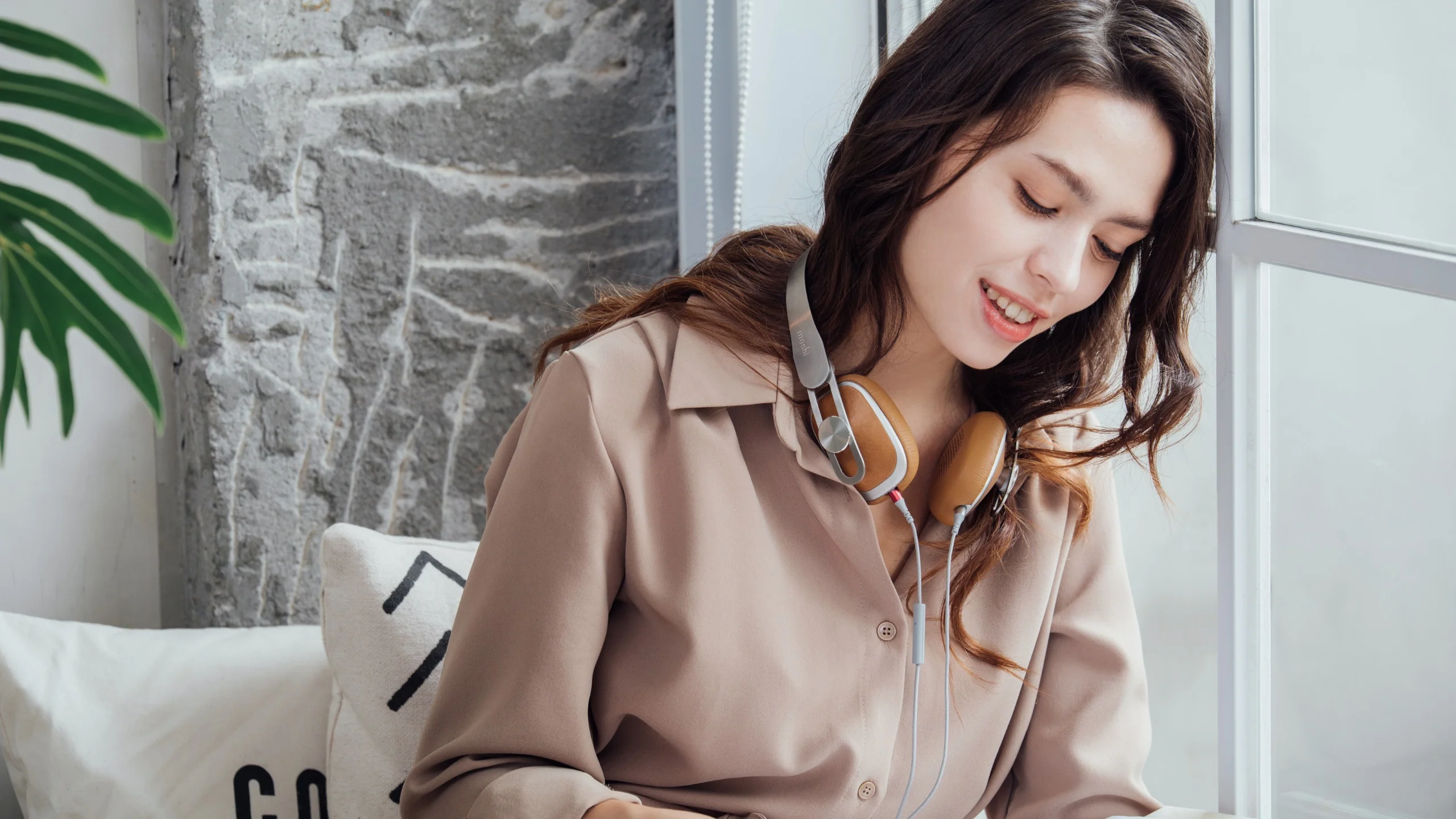 Avanti Lightning On-ear Headphones - Image 15