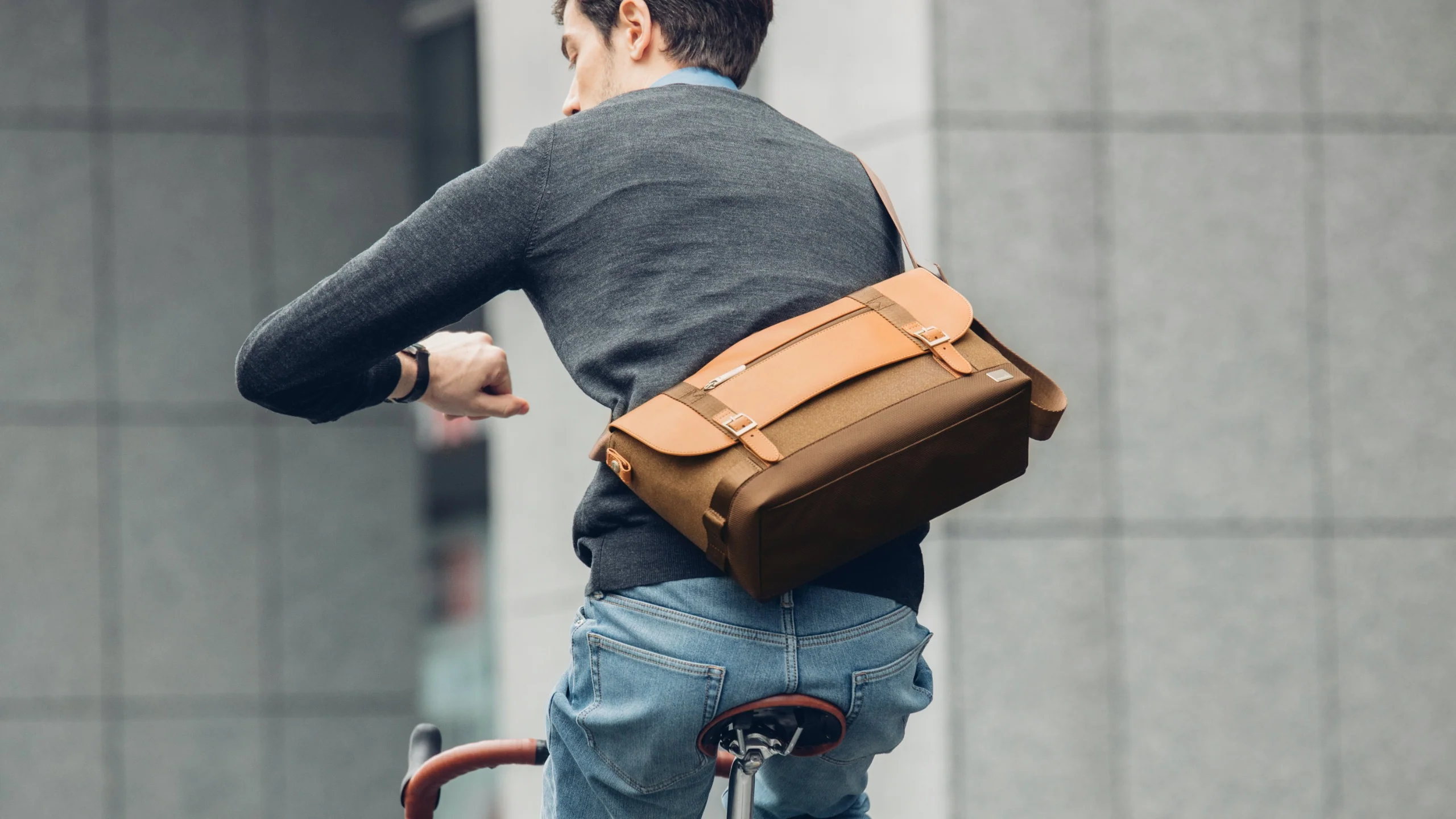 Carta Compact Messenger Bag - Image 10