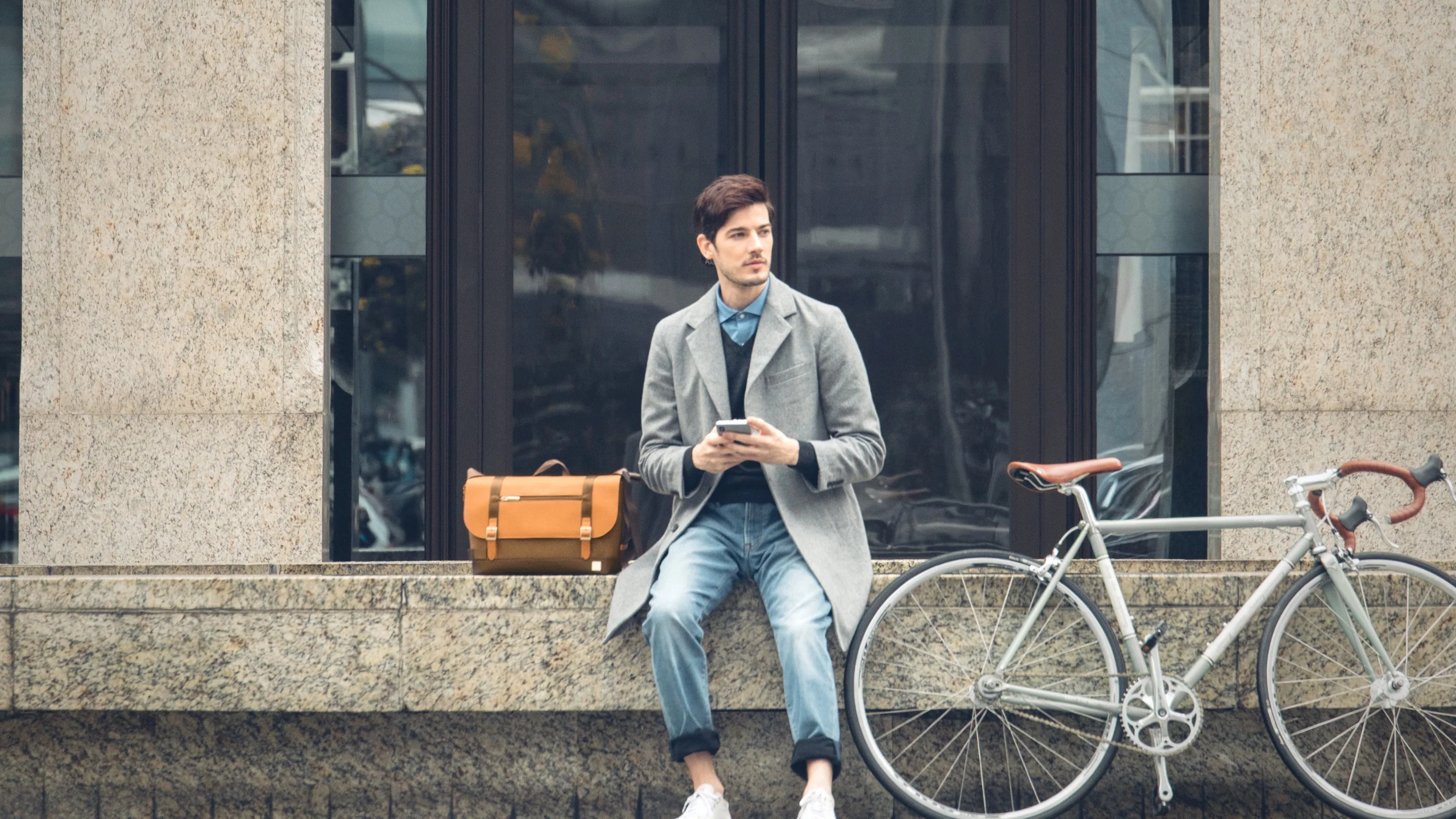 Carta Compact Messenger Bag - Image 9