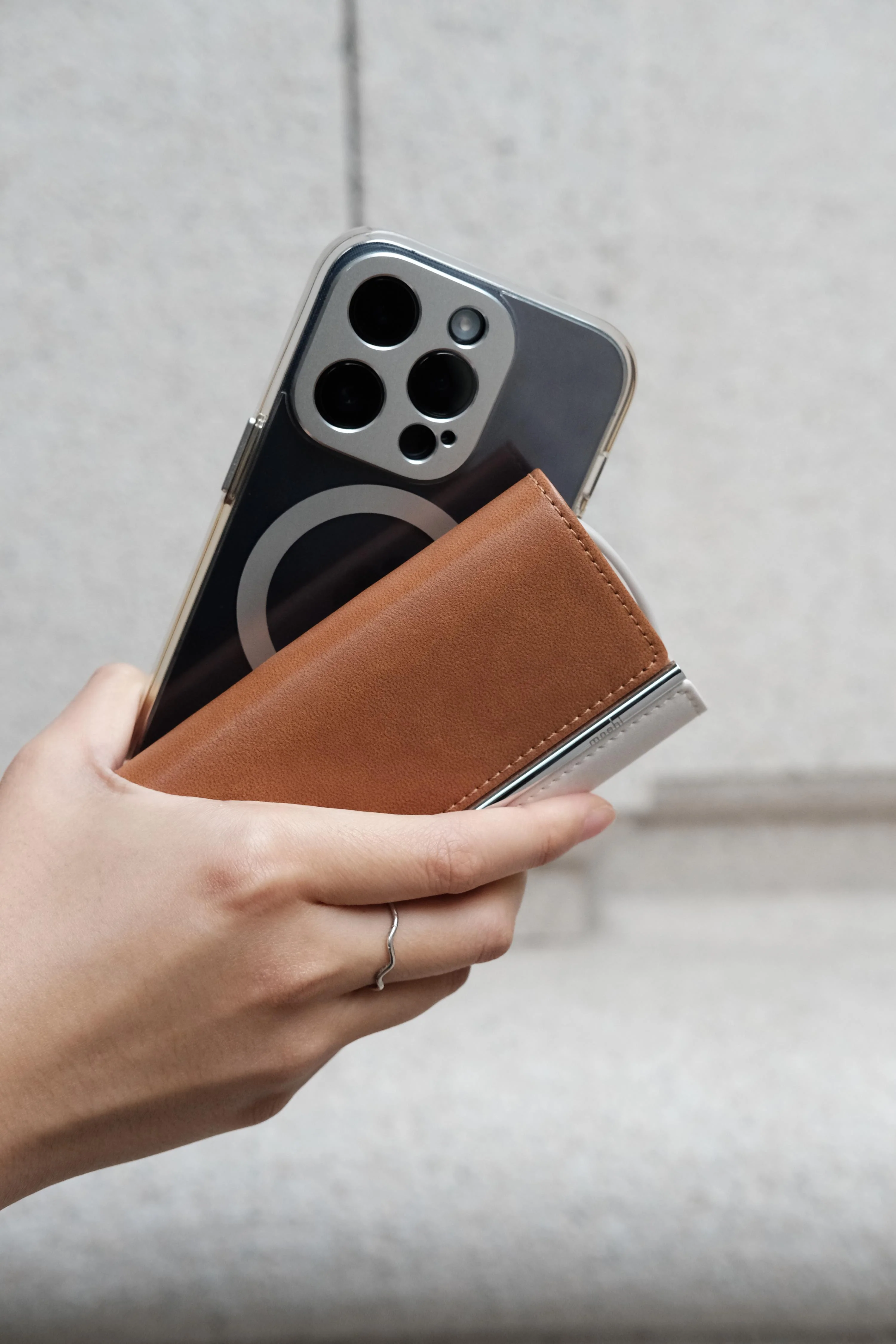 IonGo 10K Duo Portable Battery with Built-in Lightning and USB-C Cable - Image 18