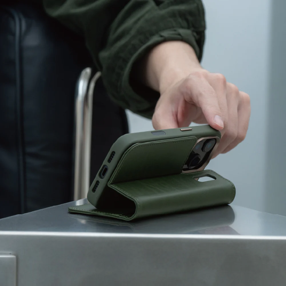 Overture Case with Detachable Magnetic Wallet - Image 5