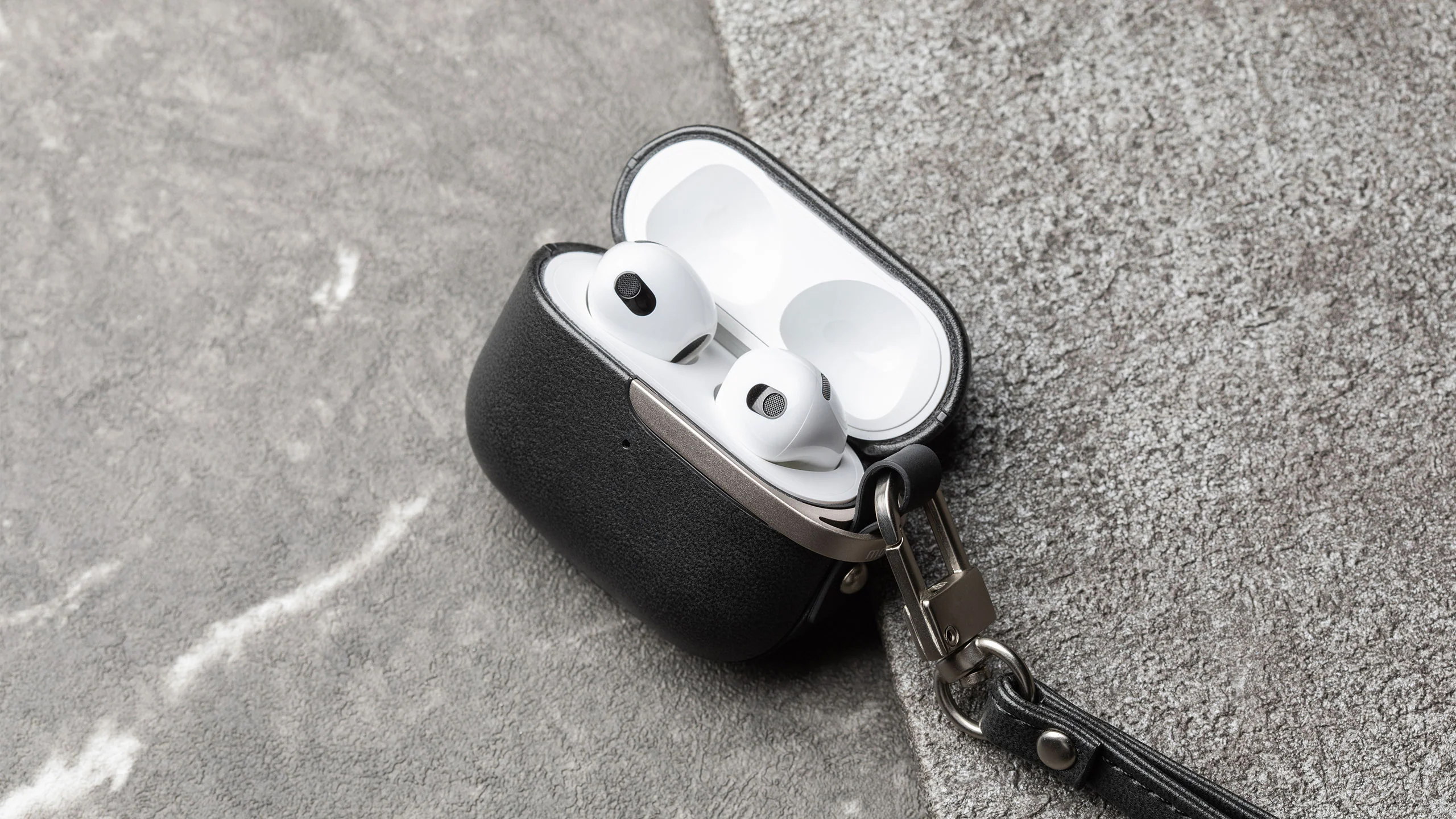 Pebbo Luxe Vegan Leather Protective Case for AirPods - Image 6