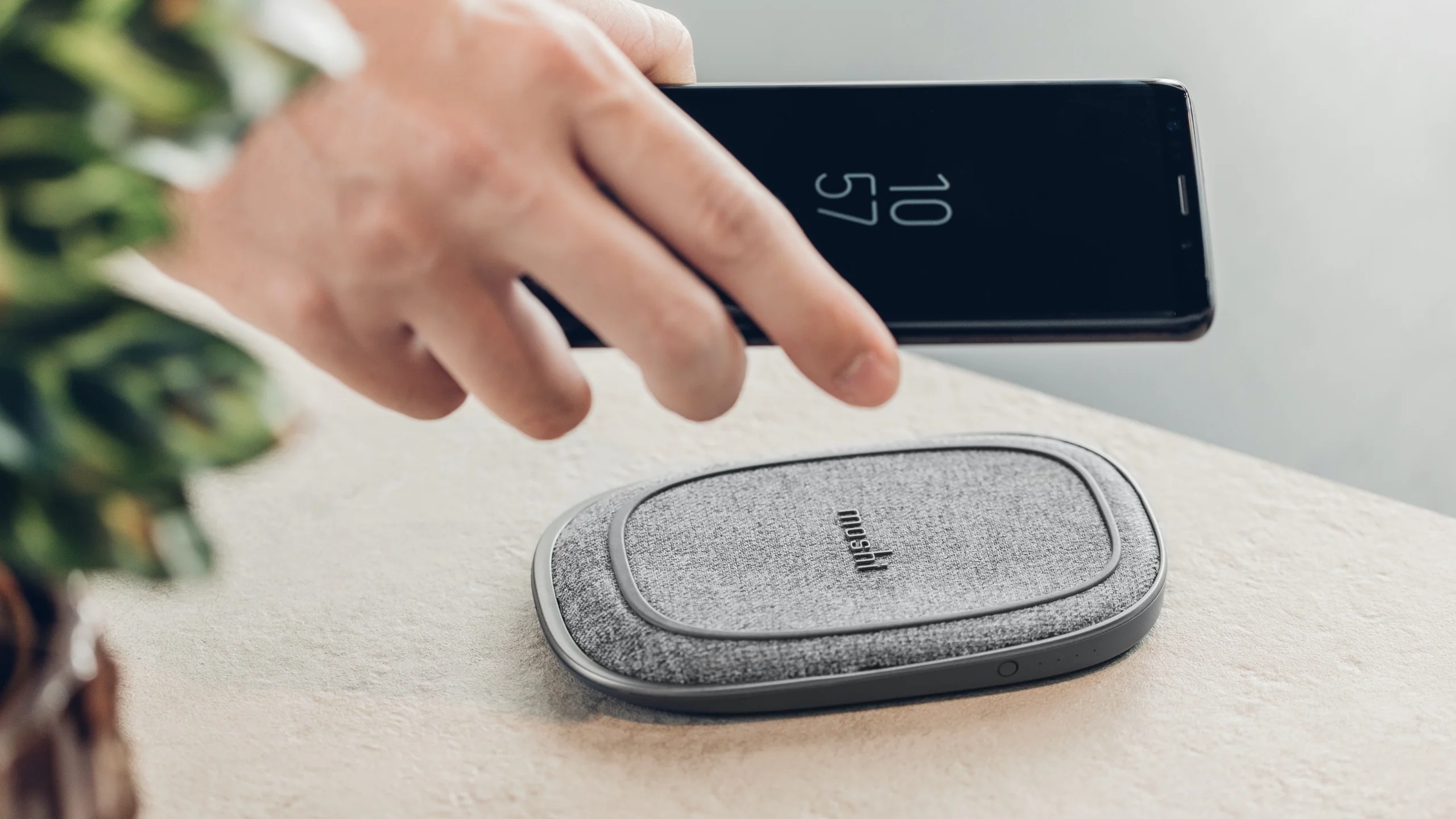 Porto Q 5K Portable Battery with Built-in Wireless Charger - Image 4