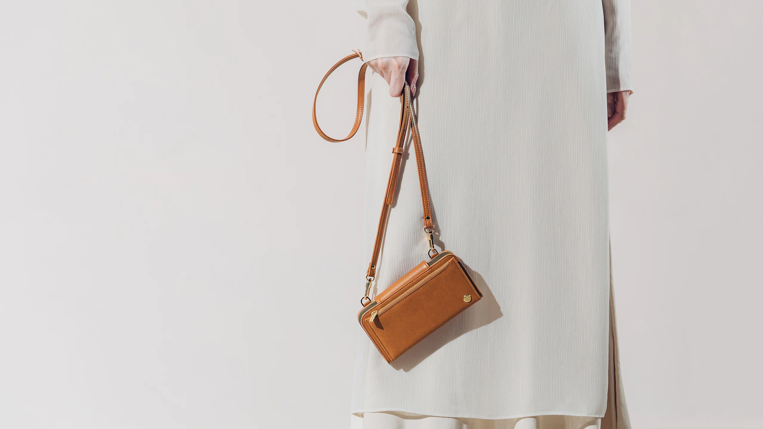 SnapTo™ Crossbody Wallet - Image 21