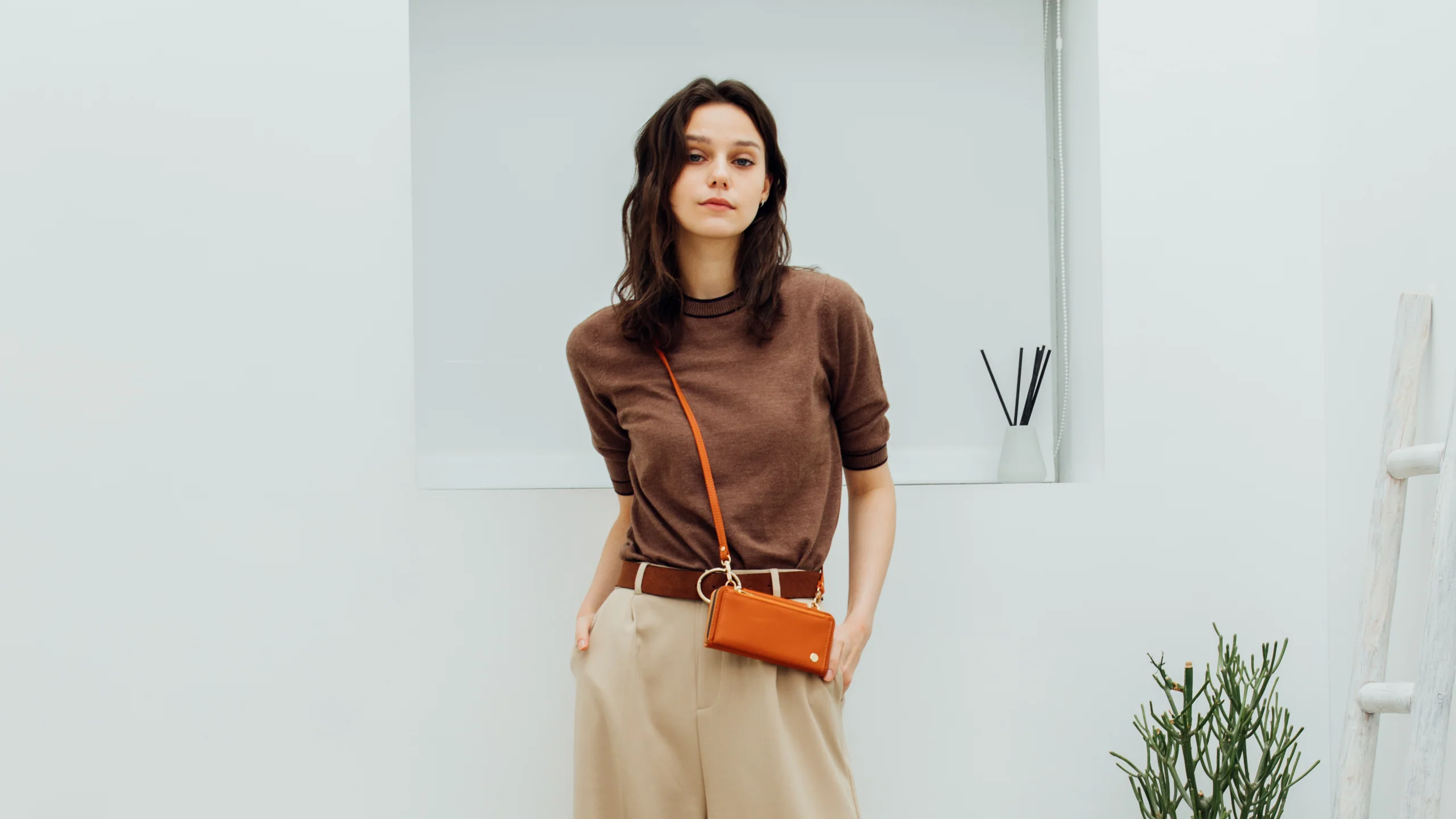 SnapTo™ Crossbody Wallet - Image 26