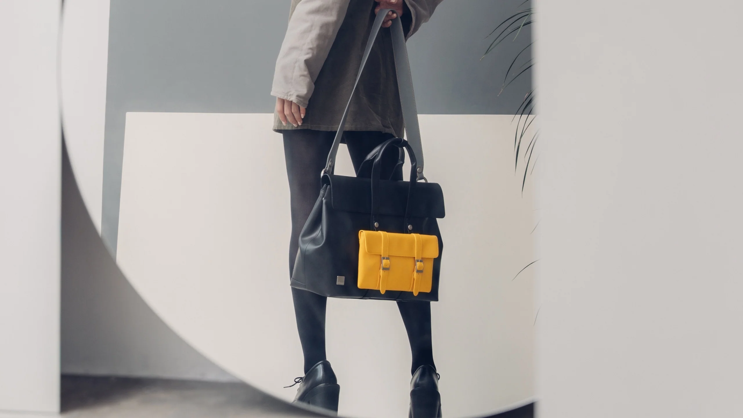 Treya Clutch Crossbody - Image 4