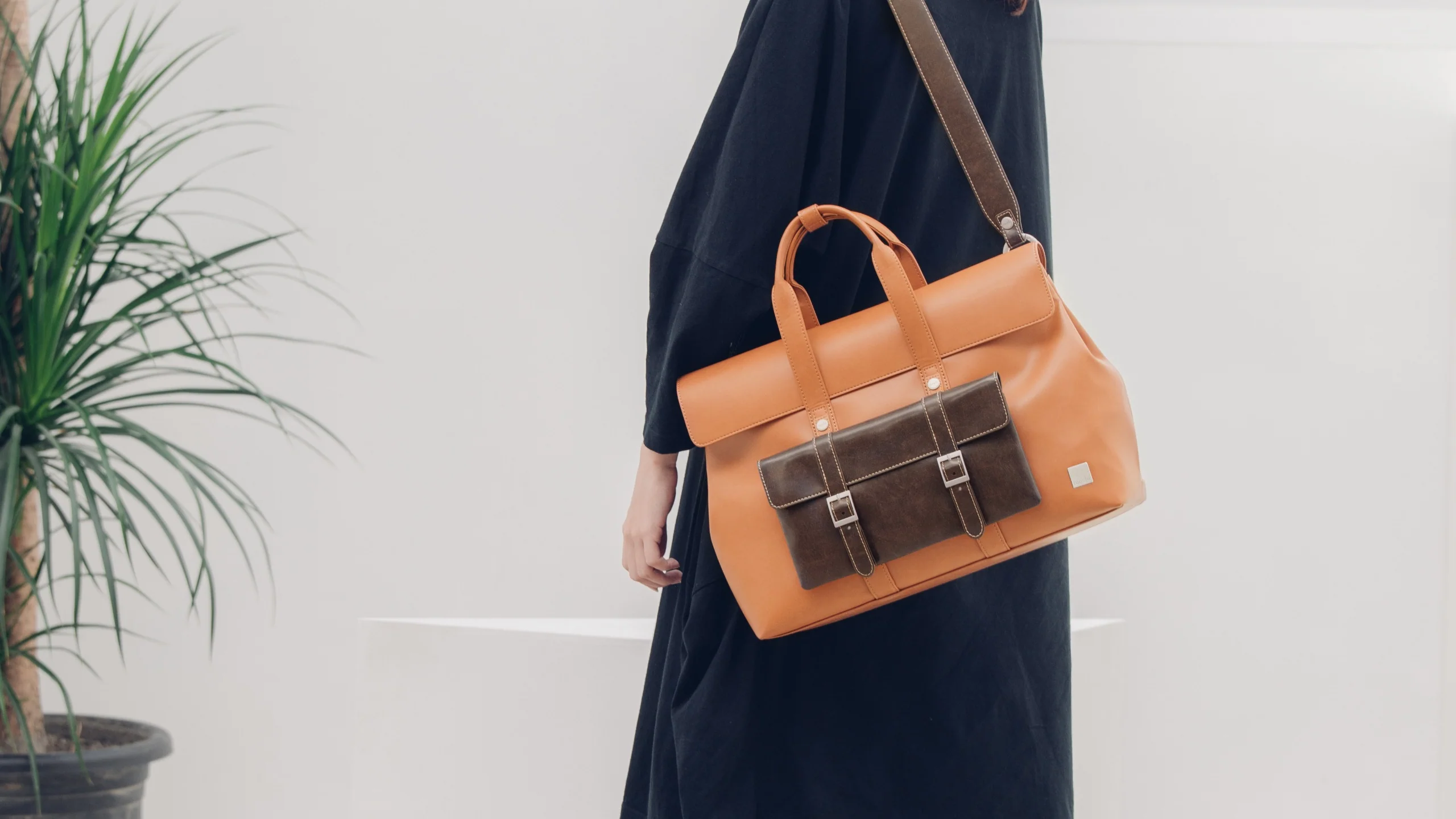 Treya Clutch Crossbody - Image 9