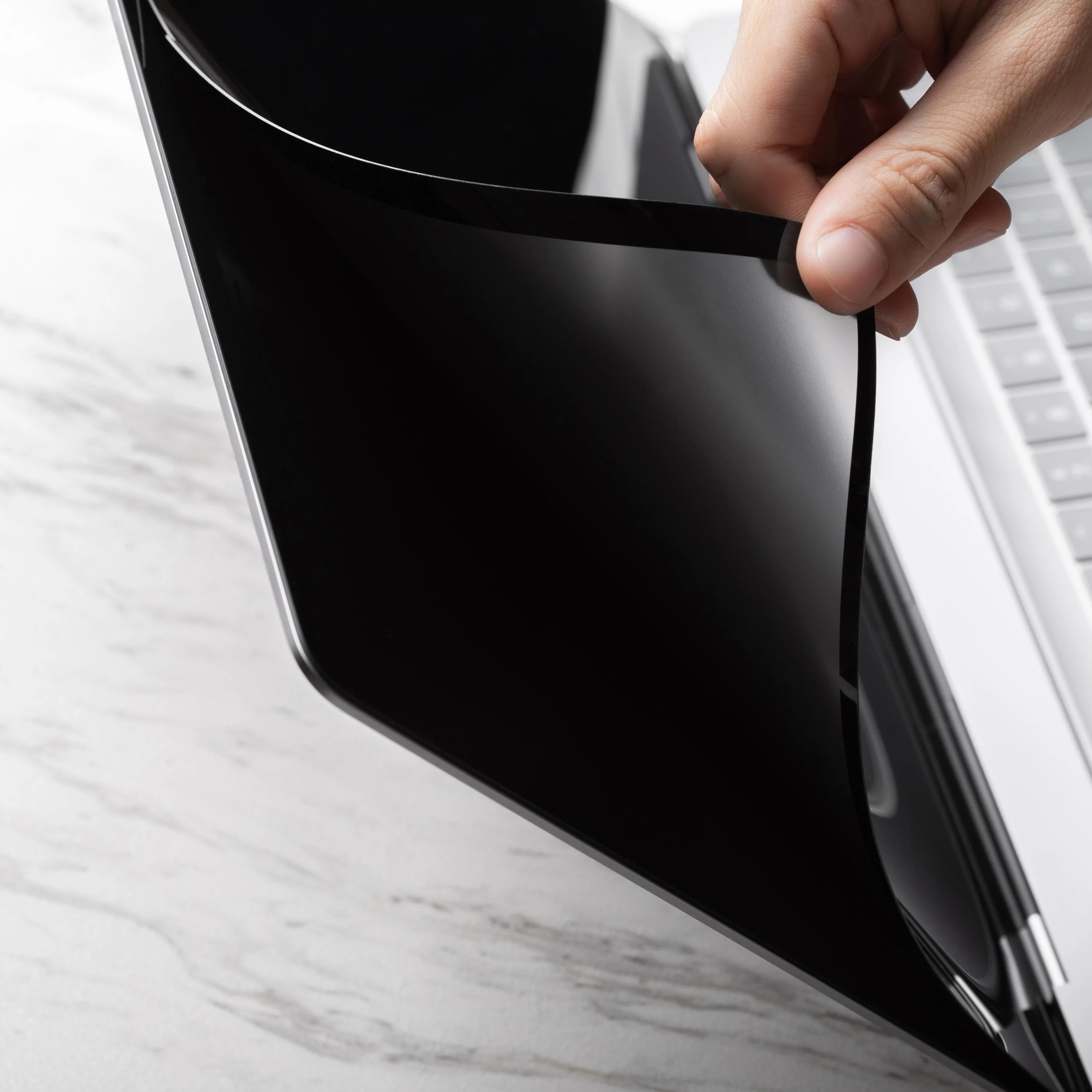 Umbra Privacy Screen Protector - Image 33