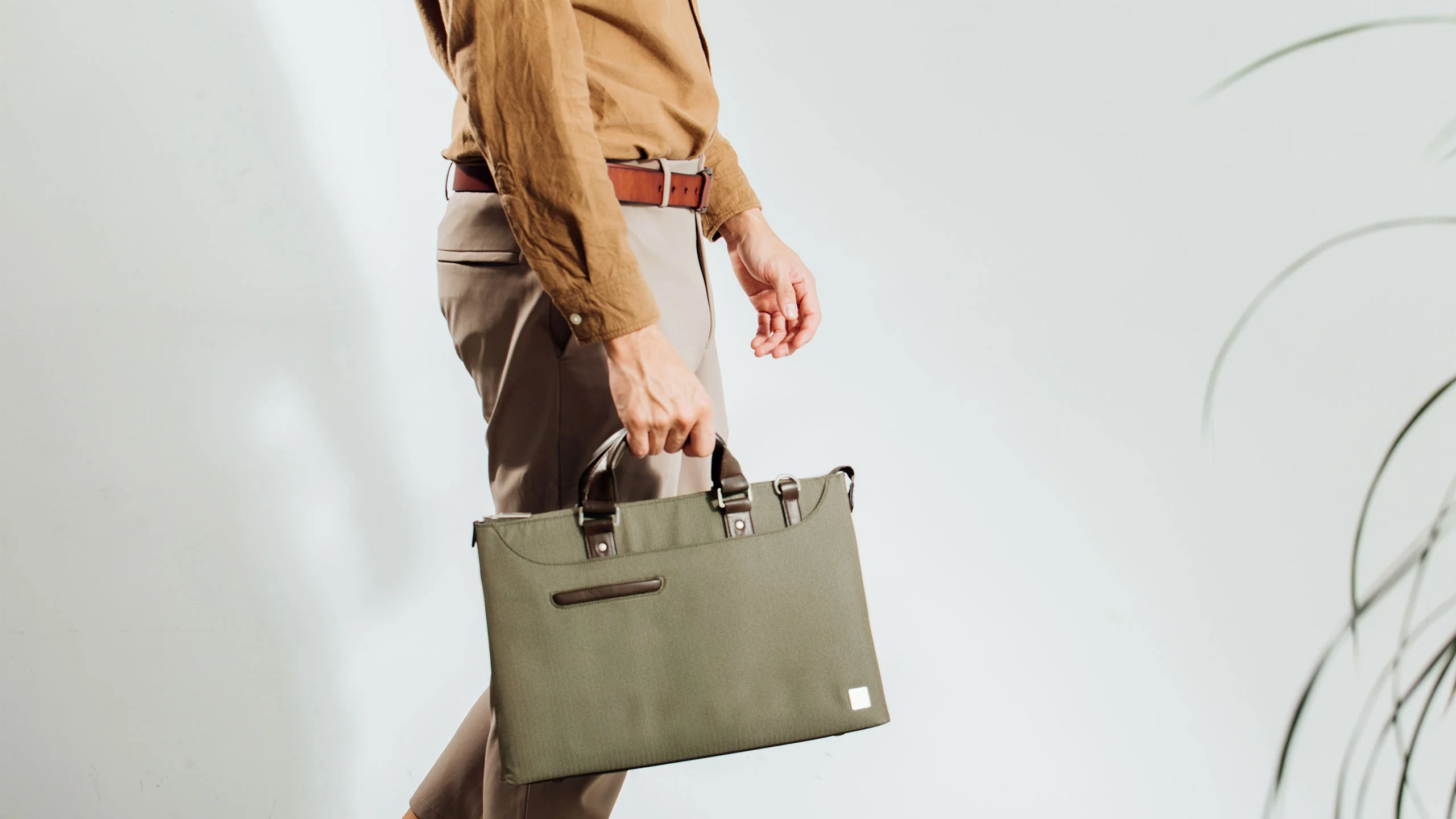 Urbana Lite Slim Laptop Briefcase - Image 14