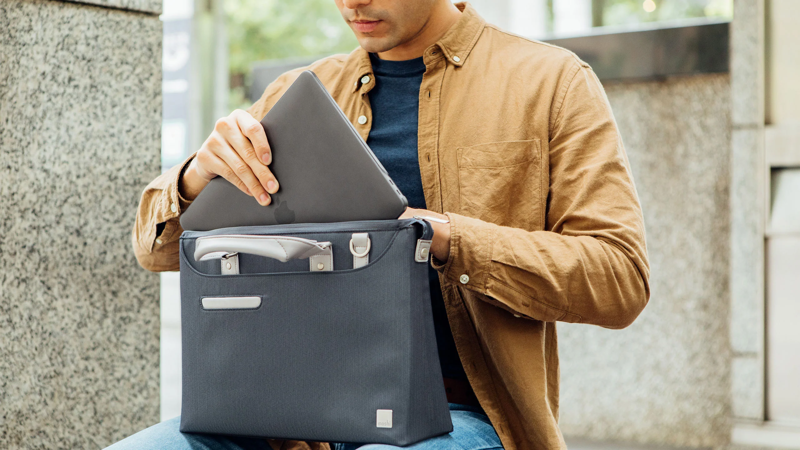Urbana Lite Slim Laptop Briefcase - Image 9